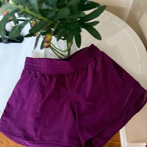 LuLuLemon Hotty Hot High-Rise Lined Short 4" Size 8